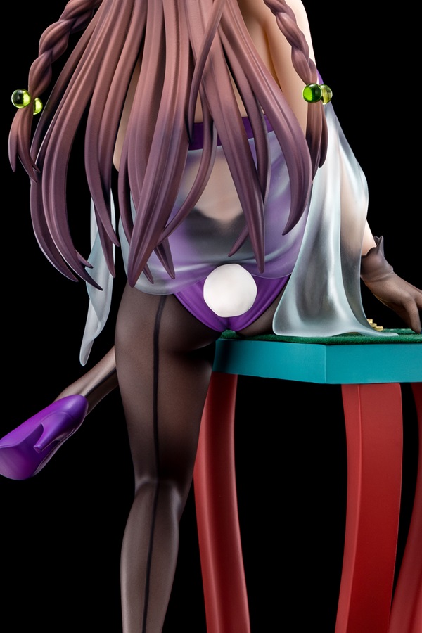 聖剣学院の魔剣使い』より花紫色バニースタイルのエルフィーネ